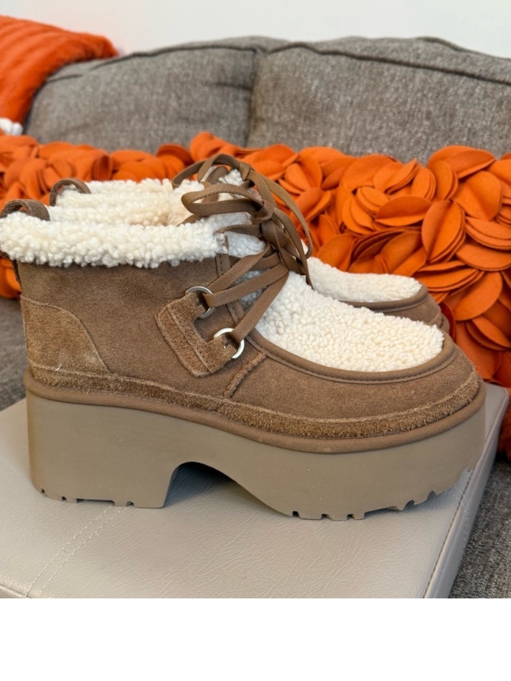 ❣️🆕UGG Classic New Heights Genuine Shearling Lace-Up Booties In Chestnut❣️ - Picture 2 of 10